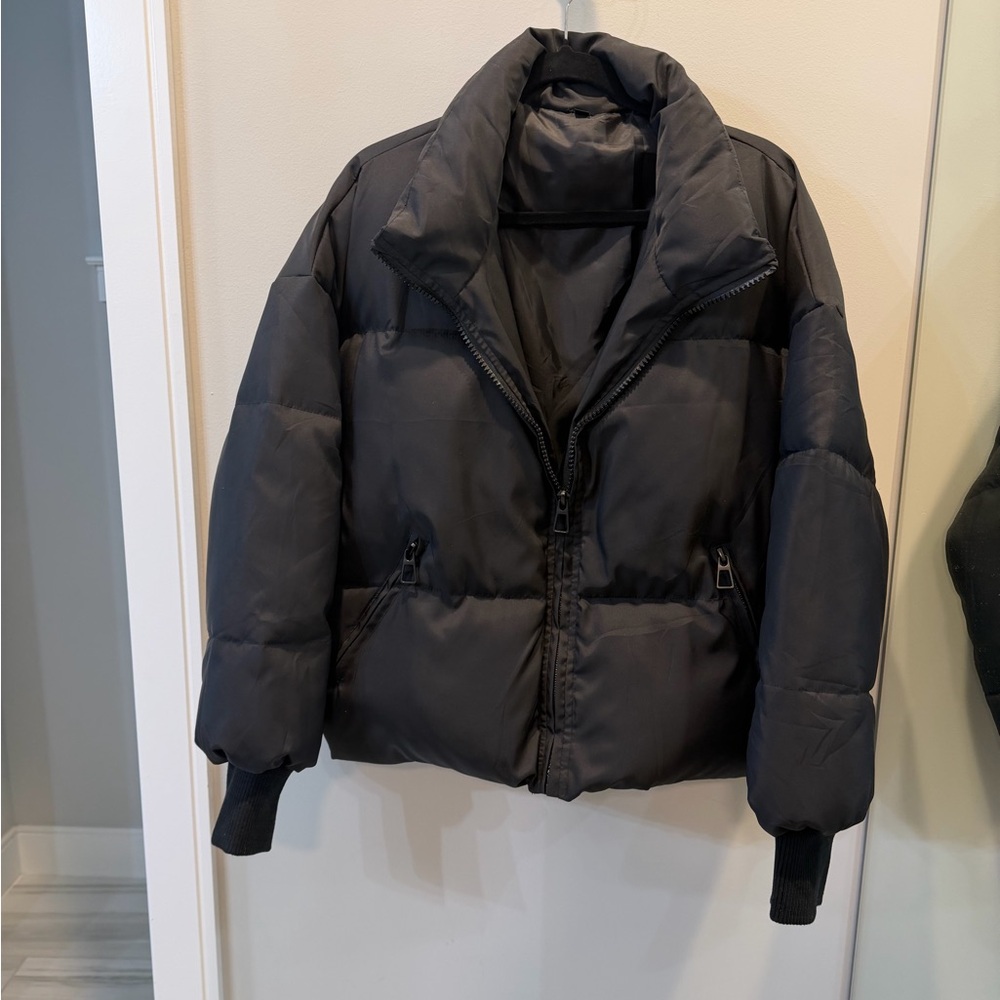 Black Puffer Jacket women size L new without tags